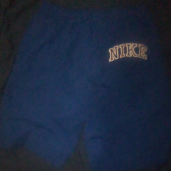 Nike Shorts Medium With A Pocket on the right butt cheek - Picture 2 of 5